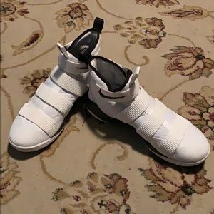Lebron Soldier 11